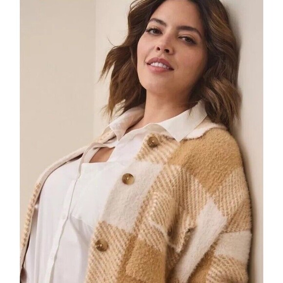 Torrid Eyelash Sweater Womens 2X Plus Plaid Shacket Tan Cream Jacket Soft - Picture 7 of 11